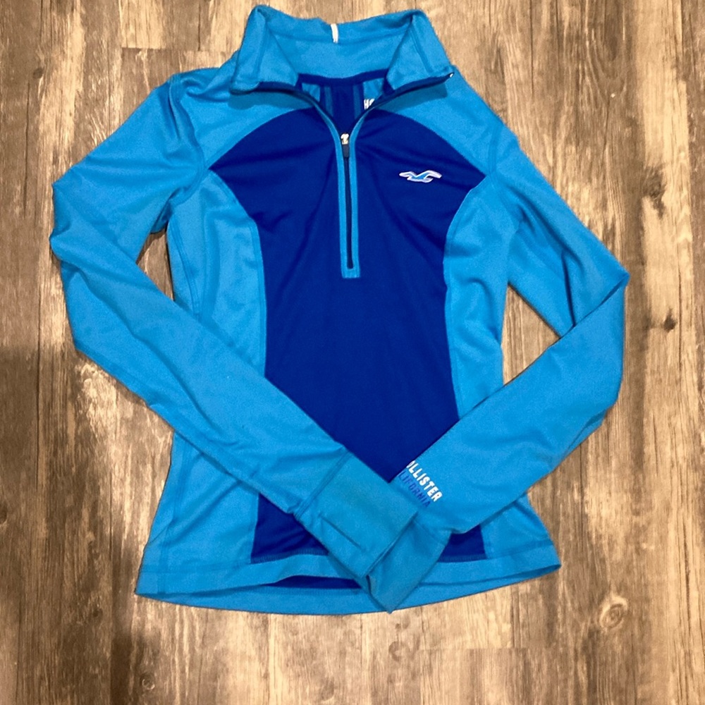 Hollister Sport 2 Athletic Long-Sleeve Shirt With CutOut On Back And Thumb-Holes